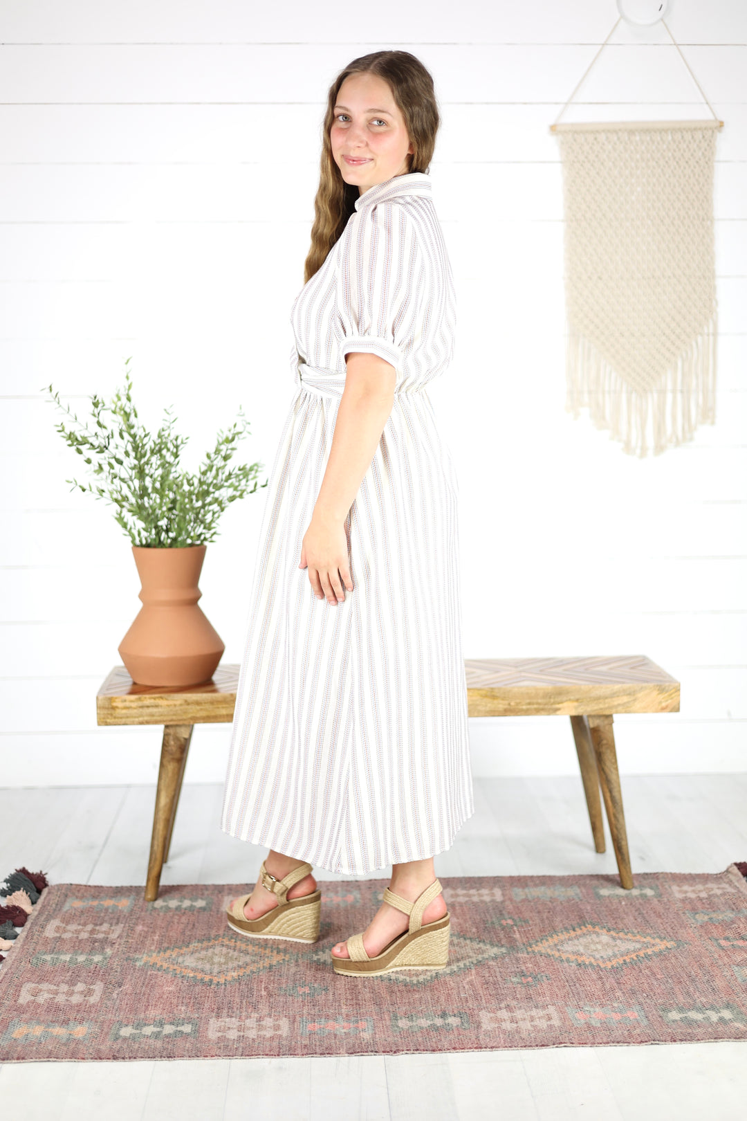 Vestido midi de rayas Denae - Crema