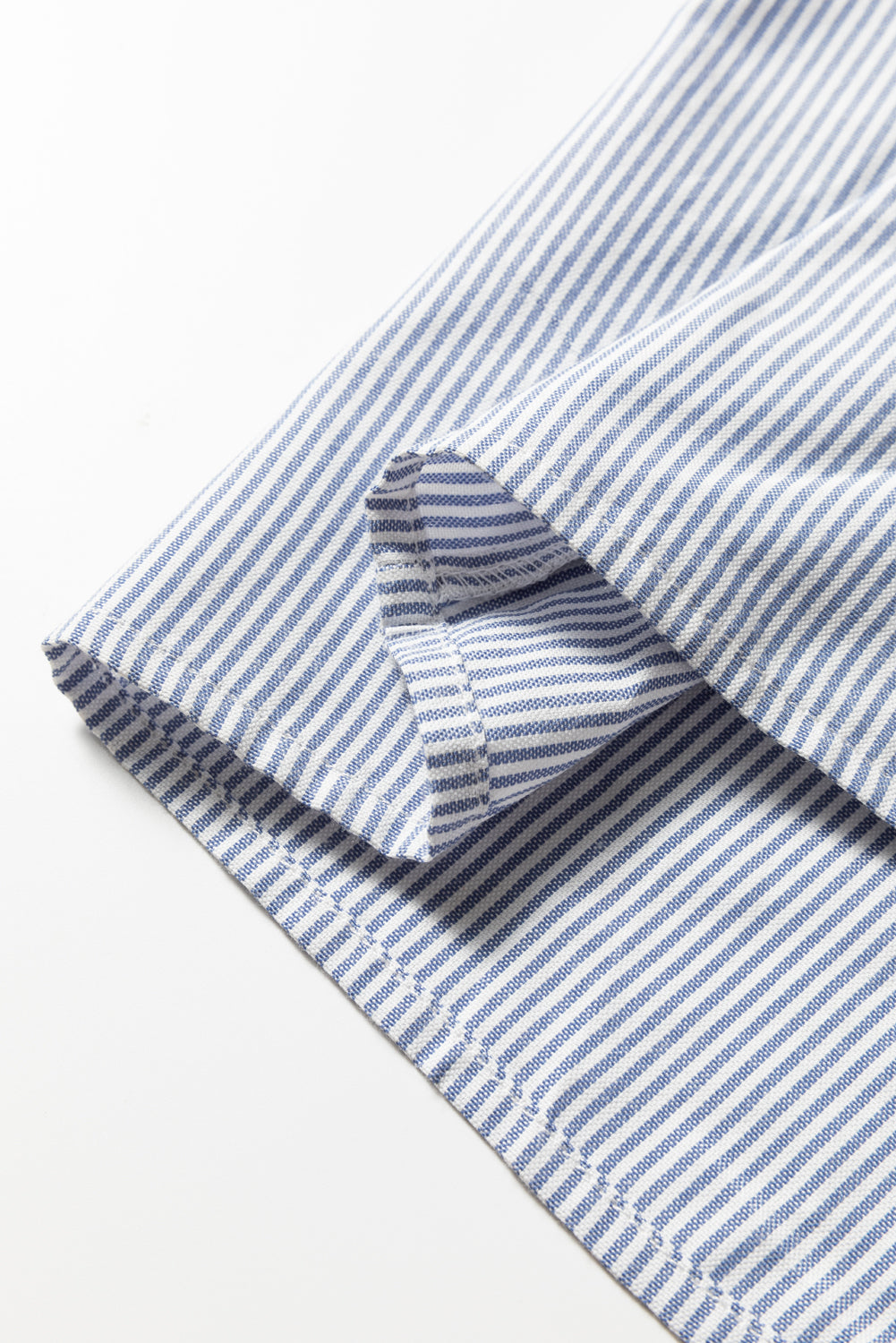 Vestido largo con mangas de pulsera y detalle de encaje cruzado de patchwork de rayas azul cielo