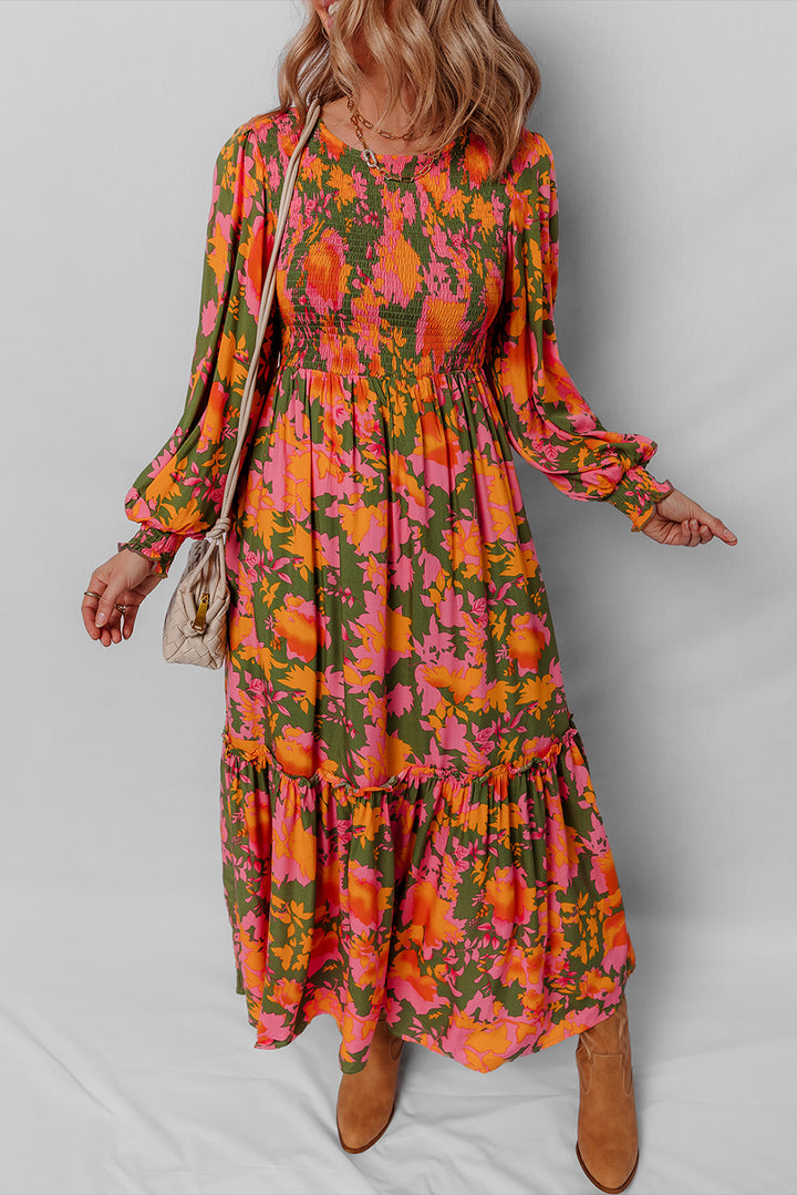 Vestido largo con volantes, corpiño fruncido, mangas abullonadas y estampado floral naranja