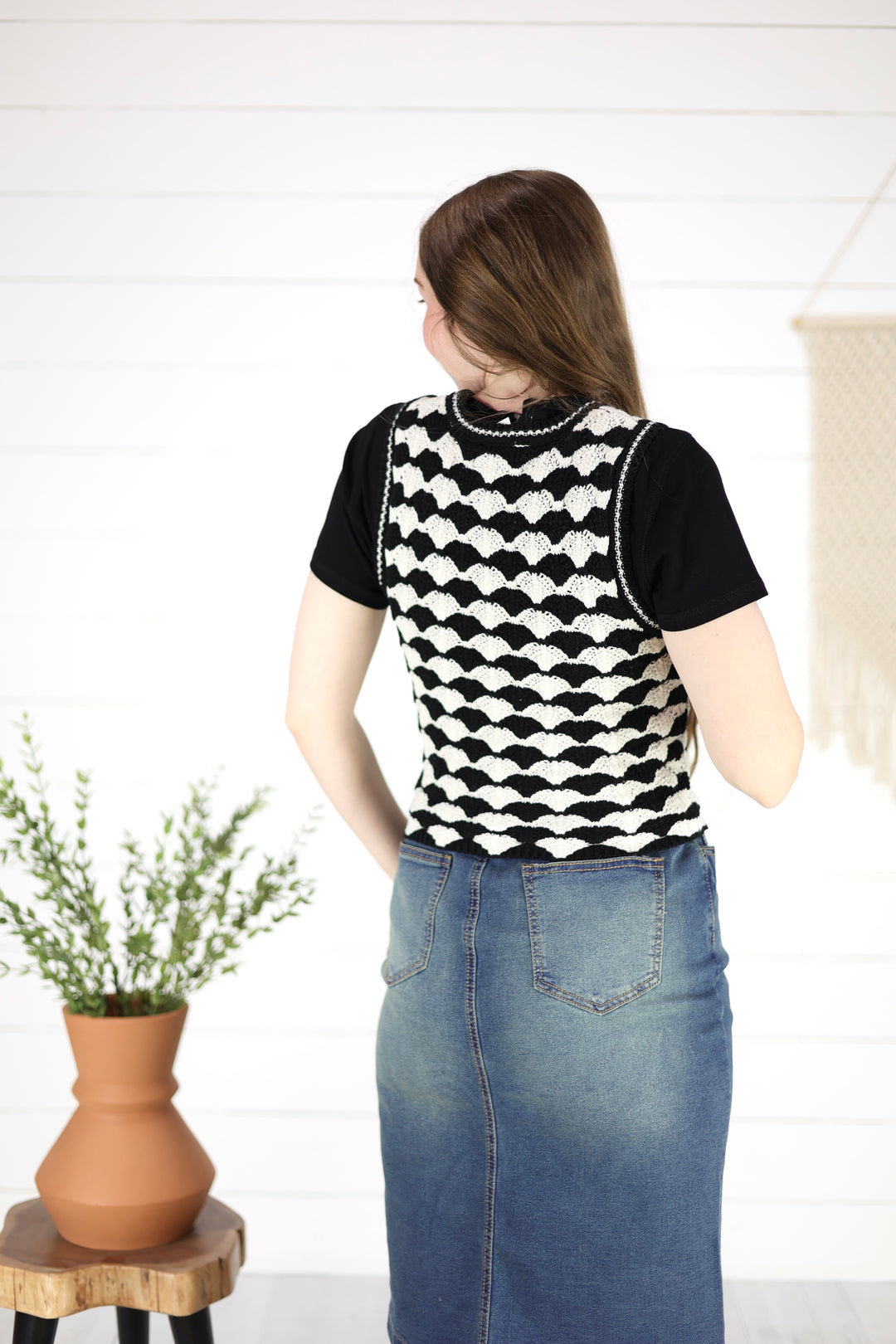Greyson Scallop Vest- Black