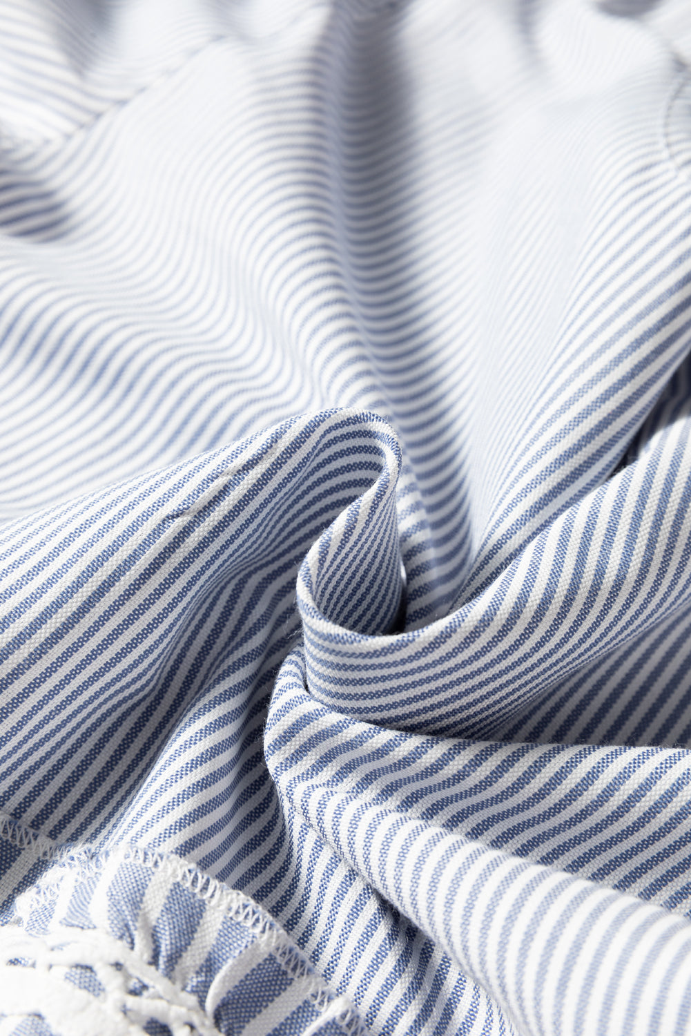 Vestido largo con mangas de pulsera y detalle de encaje cruzado de patchwork de rayas azul cielo