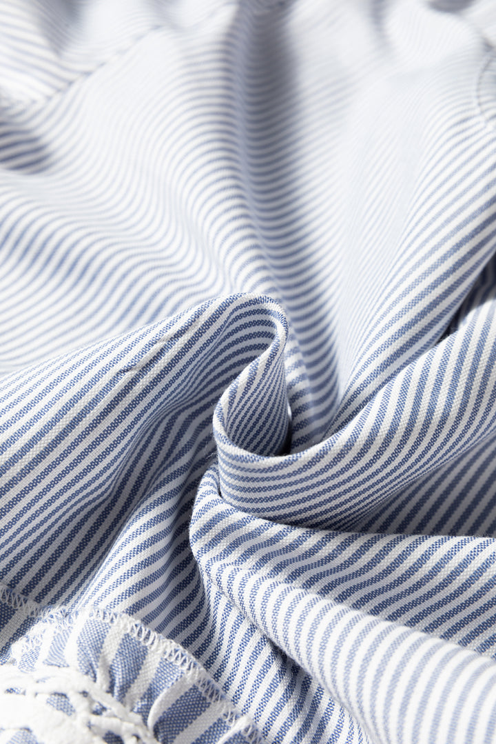 Vestido largo con mangas de pulsera y detalle de encaje cruzado de patchwork de rayas azul cielo