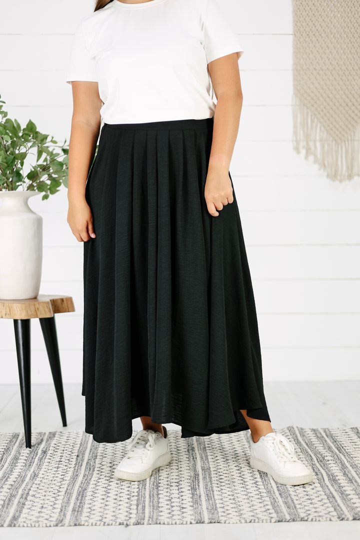 Everly Box Pleated Midi Skirt-Black