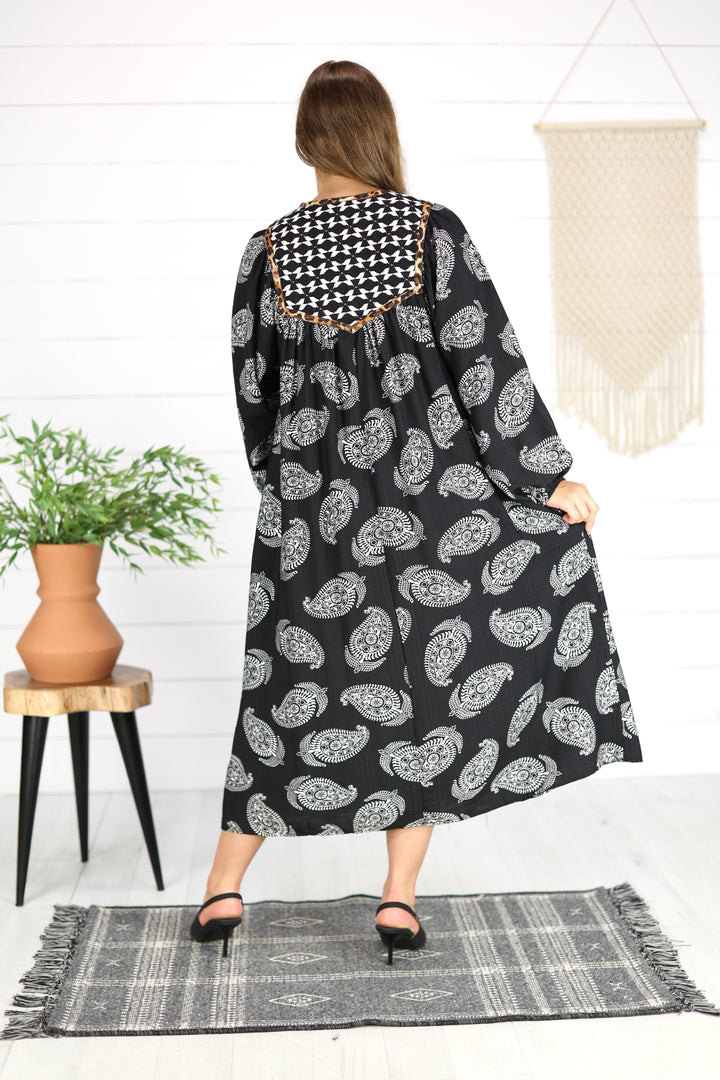Elena Paisley Print Midi Dress- Black