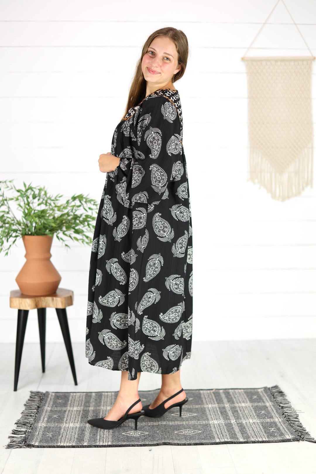 Elena Paisley Print Midi Dress- Black