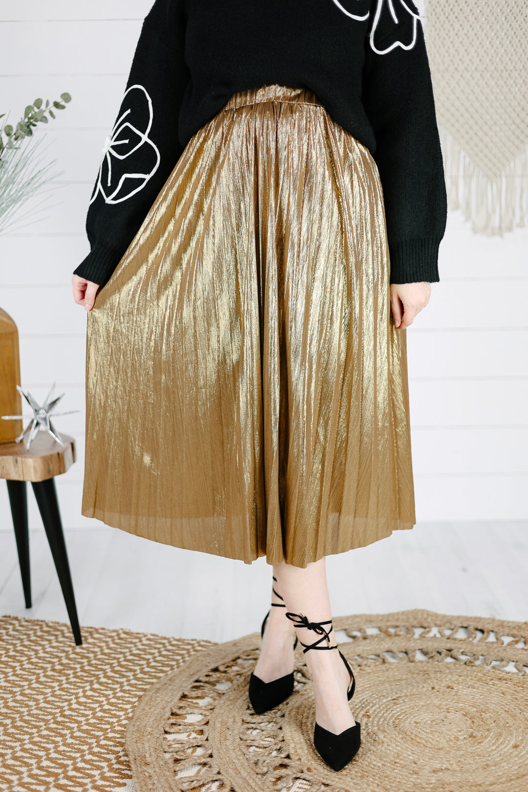Gold pleated skirt hotsell