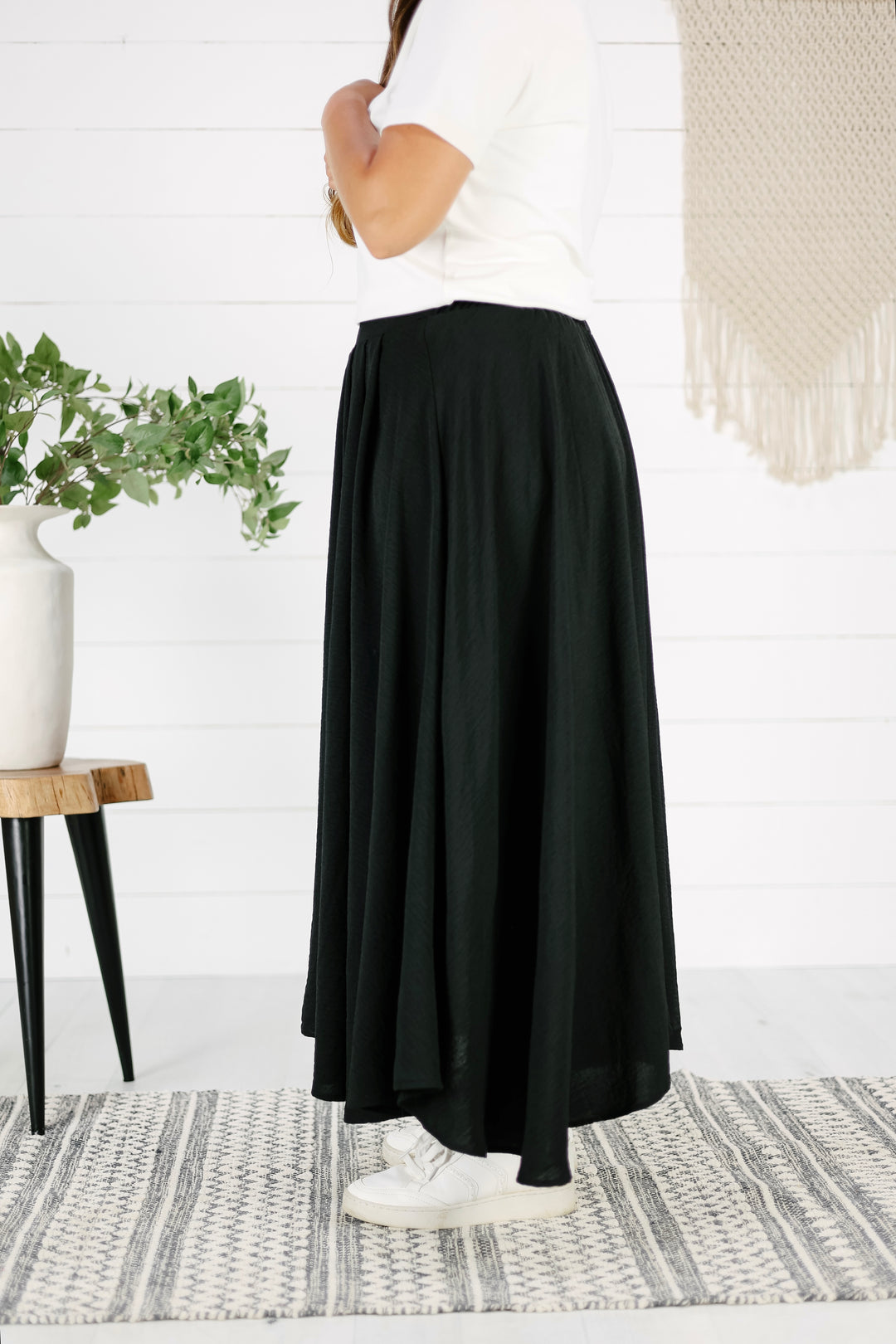 Everly Box Pleated Midi Skirt-Black