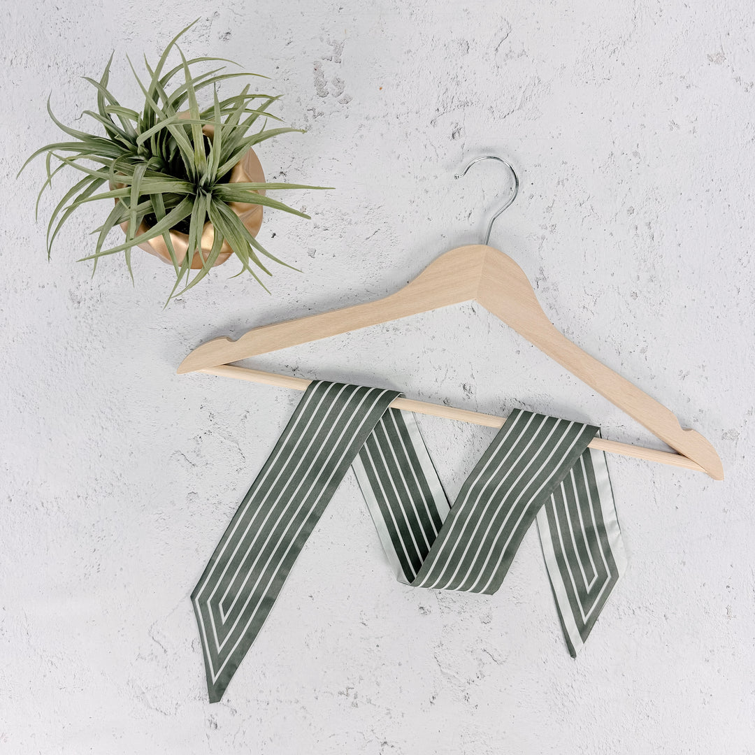 Courtlyn Skinny Scarf – Olive